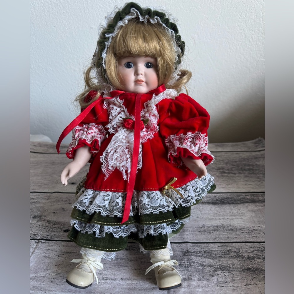 Collectors Choice Porcelain Dolls Bradley Dolls 142/2500 Musical Doll